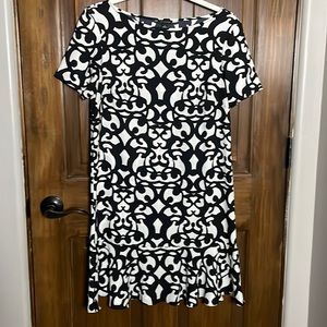 Ann Taylor Shift Black and White Shift Dress Black and White Size 2